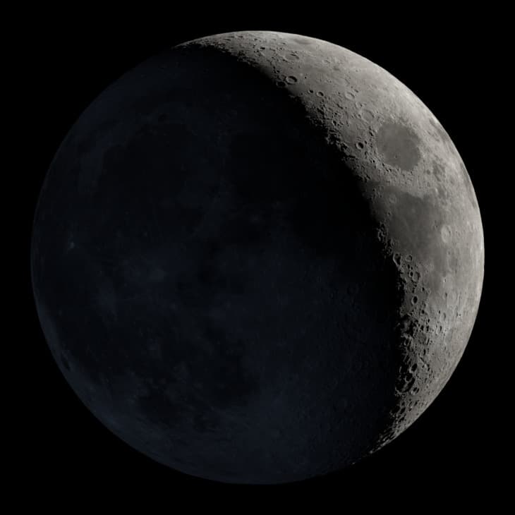 Lua 24% iluminada