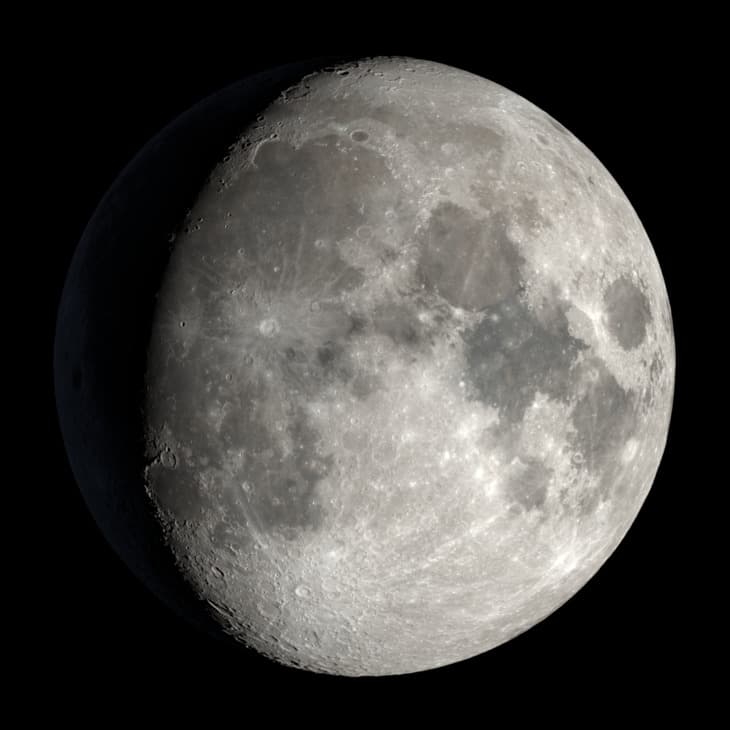 Lua 90% iluminada